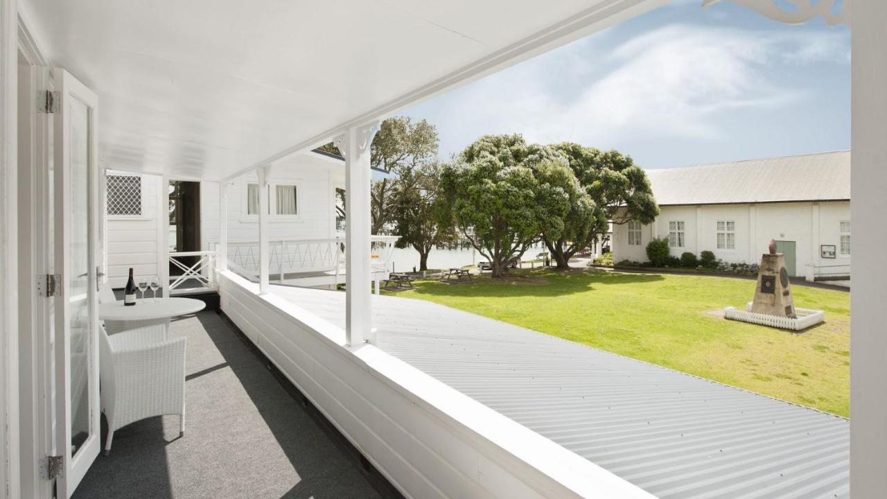 Hananui Lodge And Apartments Russell Exterior photo