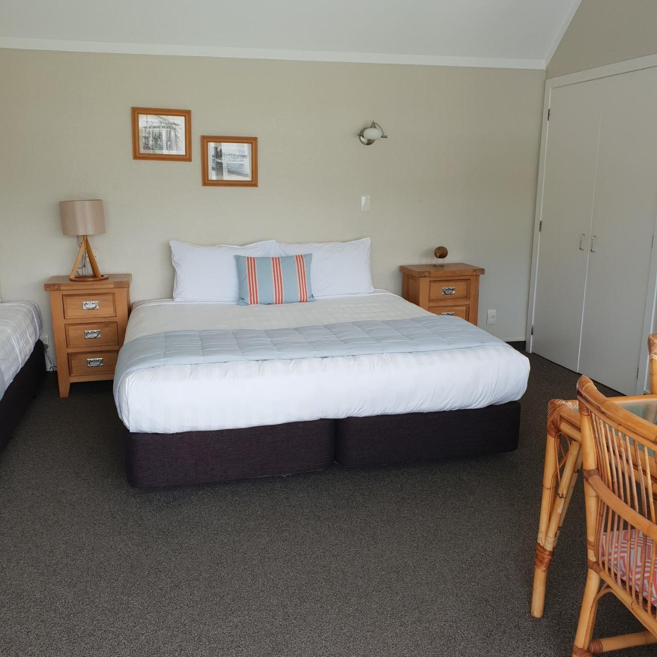 Hananui Lodge And Apartments Russell Exterior photo