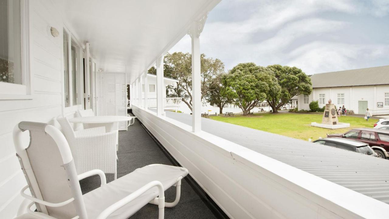 Hananui Lodge And Apartments Russell Exterior photo