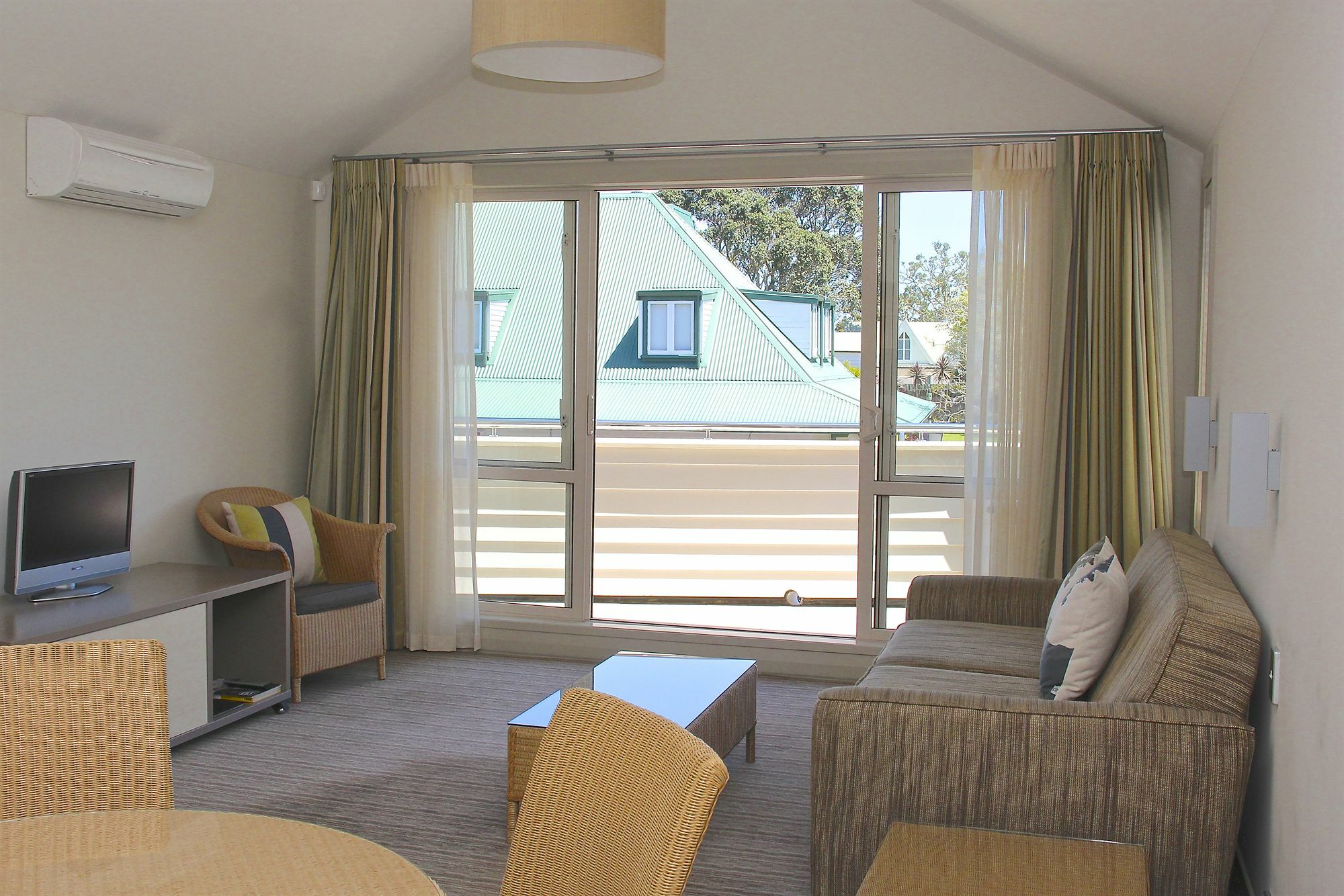 Hananui Lodge And Apartments Russell Exterior photo